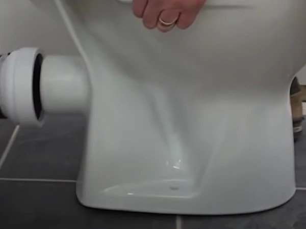 Zamena šrafova na WC šolji